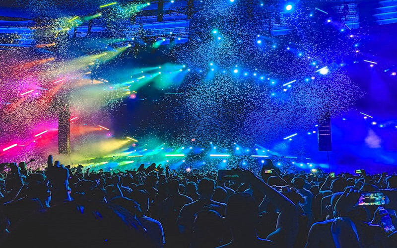Dynamic laser lights and moving head beams with fog effects illuminating dance floor at DJ night event Delhi